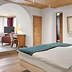 Morosani Posthotel Отель