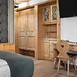 Morosani Posthotel Отель