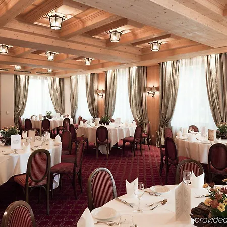 Morosani Posthotel Hotel 4*