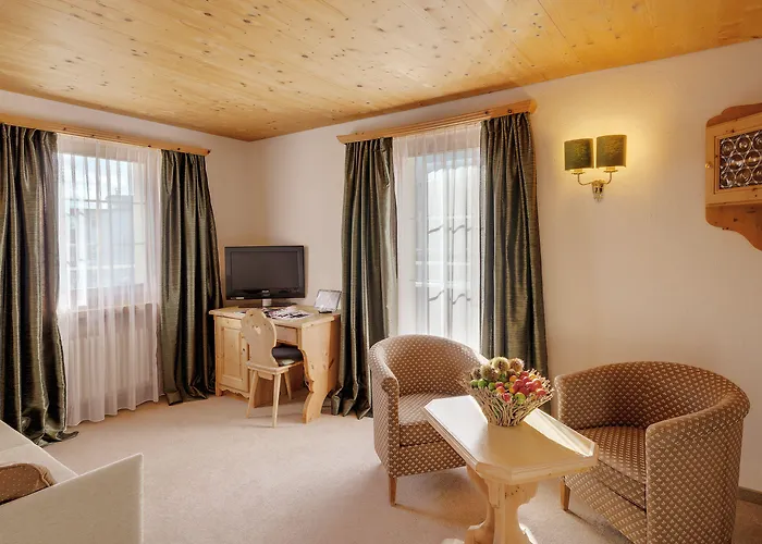 Morosani Posthotel Hotel 4*