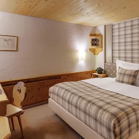 فندق Morosani Posthotel 4*