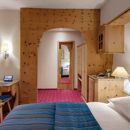 Morosani Posthotel فندق 4*