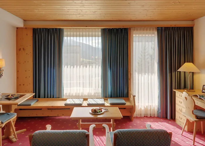 Morosani Posthotel Hotel